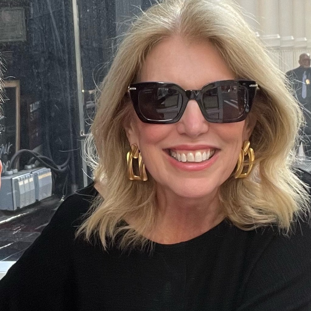 Meet your Posher, Lorrie